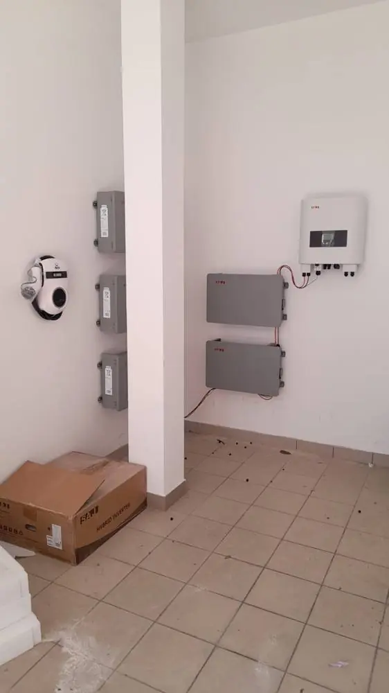 Inverter, batterie di accumulo e wallbox in locale tecnico